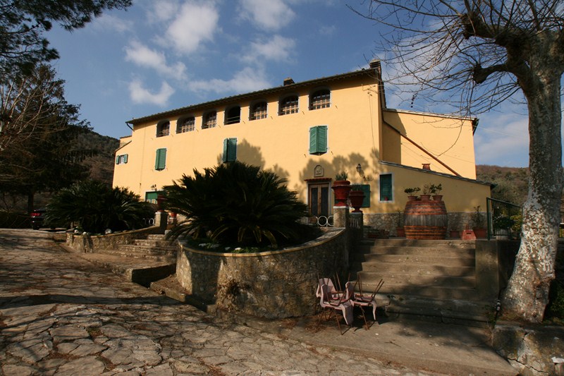 B&B or Private Villa with Restaurant Potential – Filettole, Tuscany