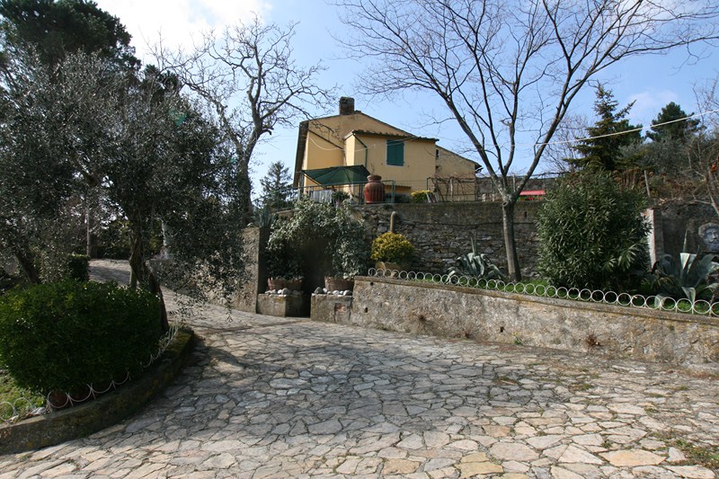 B&B or Private Villa with Restaurant Potential – Filettole, Tuscany