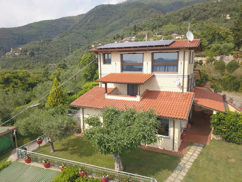 Liegenschaft mit Meerblick oberhalb von Pieve di Camaiore