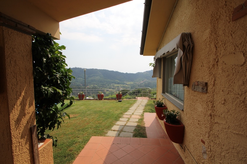 Liegenschaft mit Meerblick oberhalb von Pieve di Camaiore