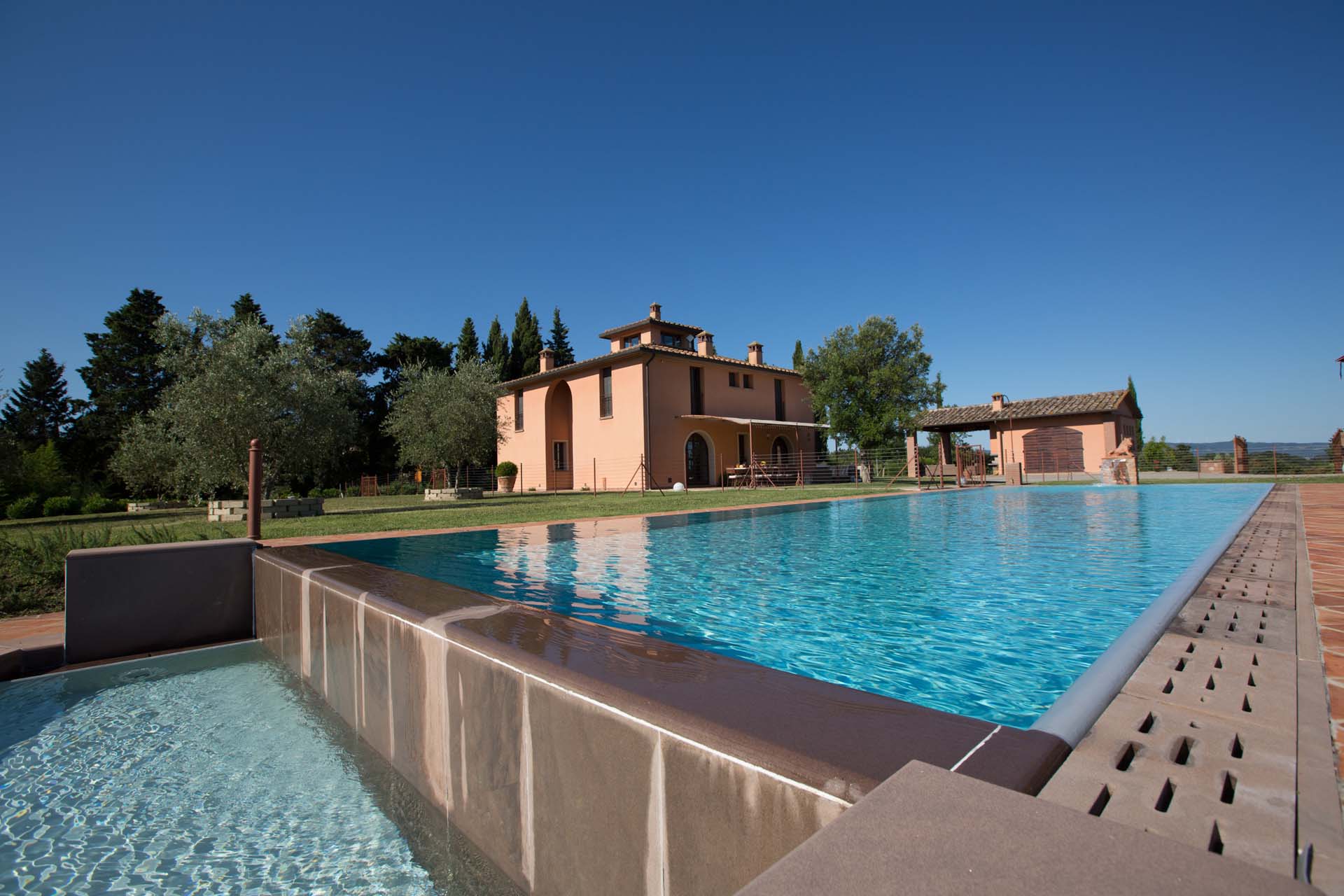 Villa di Lusso in Toscana con Piscina e Vista Panoramica – Vicino a San Gimignano