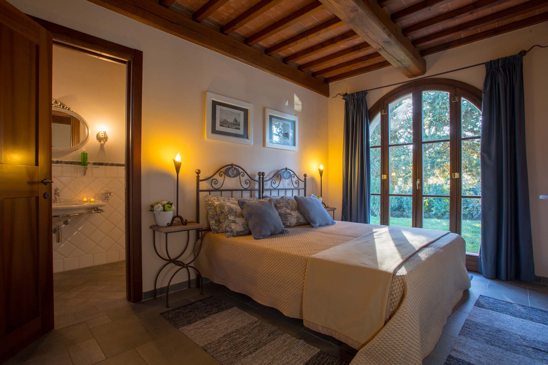 Villa di Lusso in Toscana con Piscina e Vista Panoramica – Vicino a San Gimignano