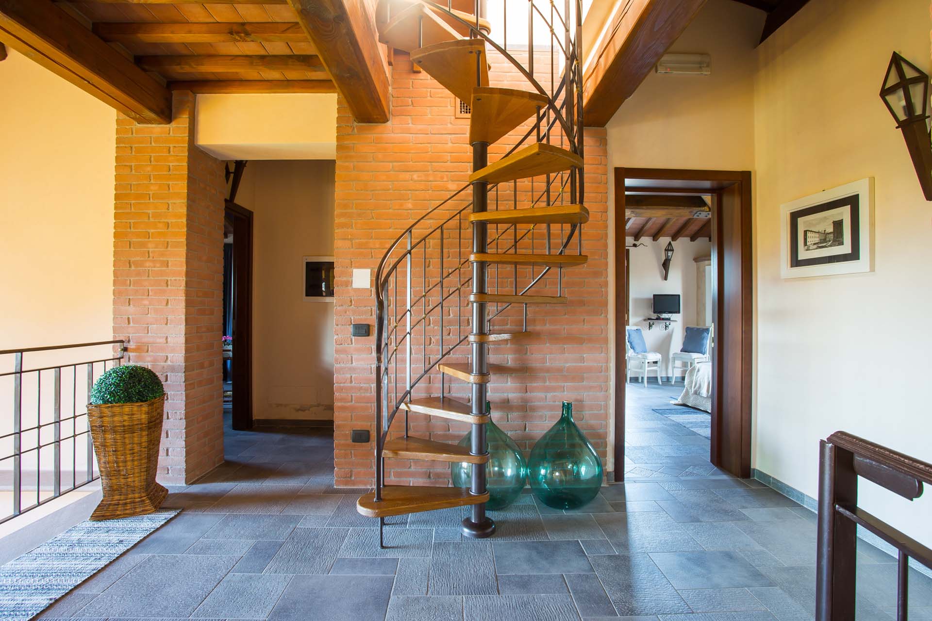 Villa di Lusso in Toscana con Piscina e Vista Panoramica – Vicino a San Gimignano