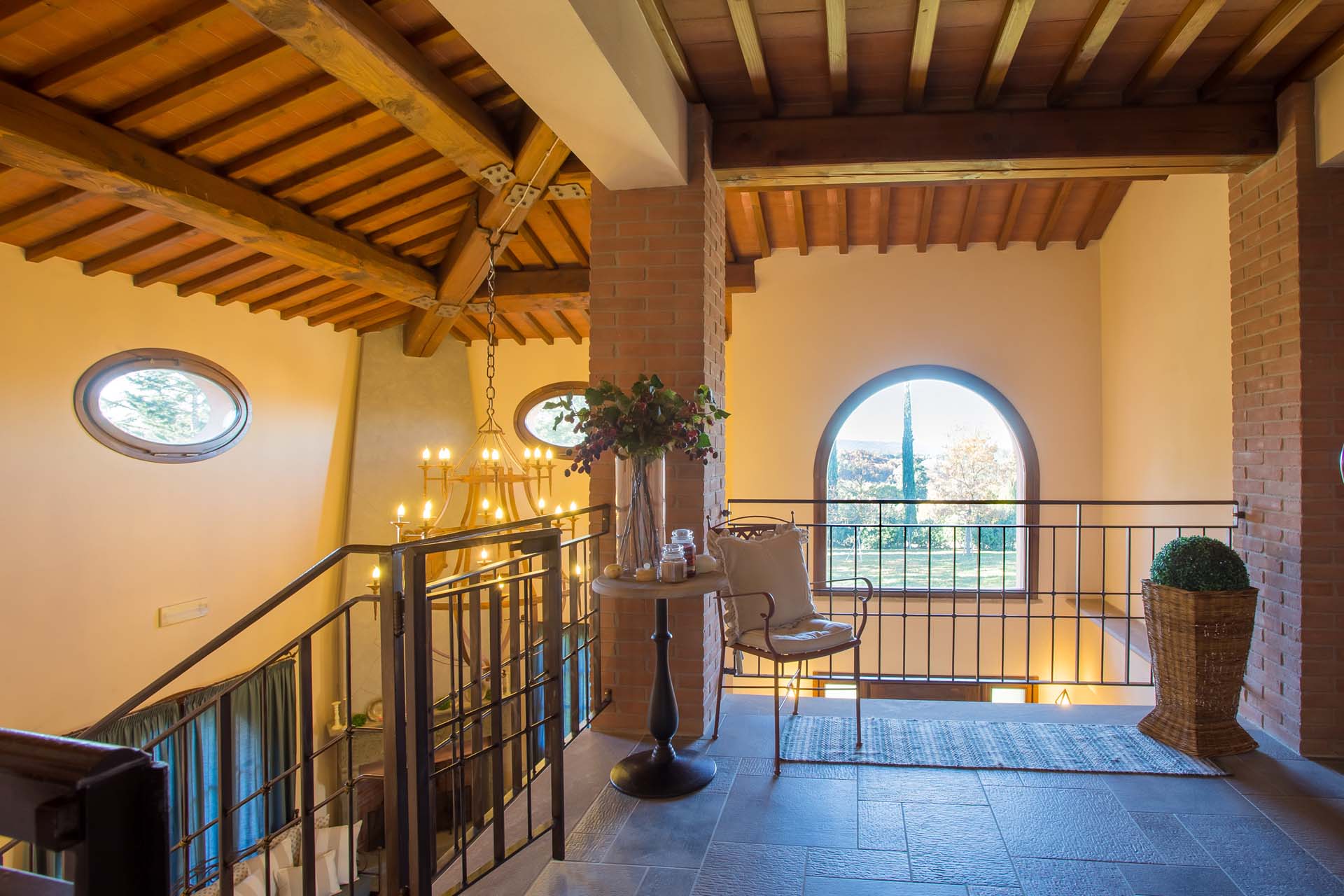 Neuwertige moderne Villa im Hinterland der Toskana