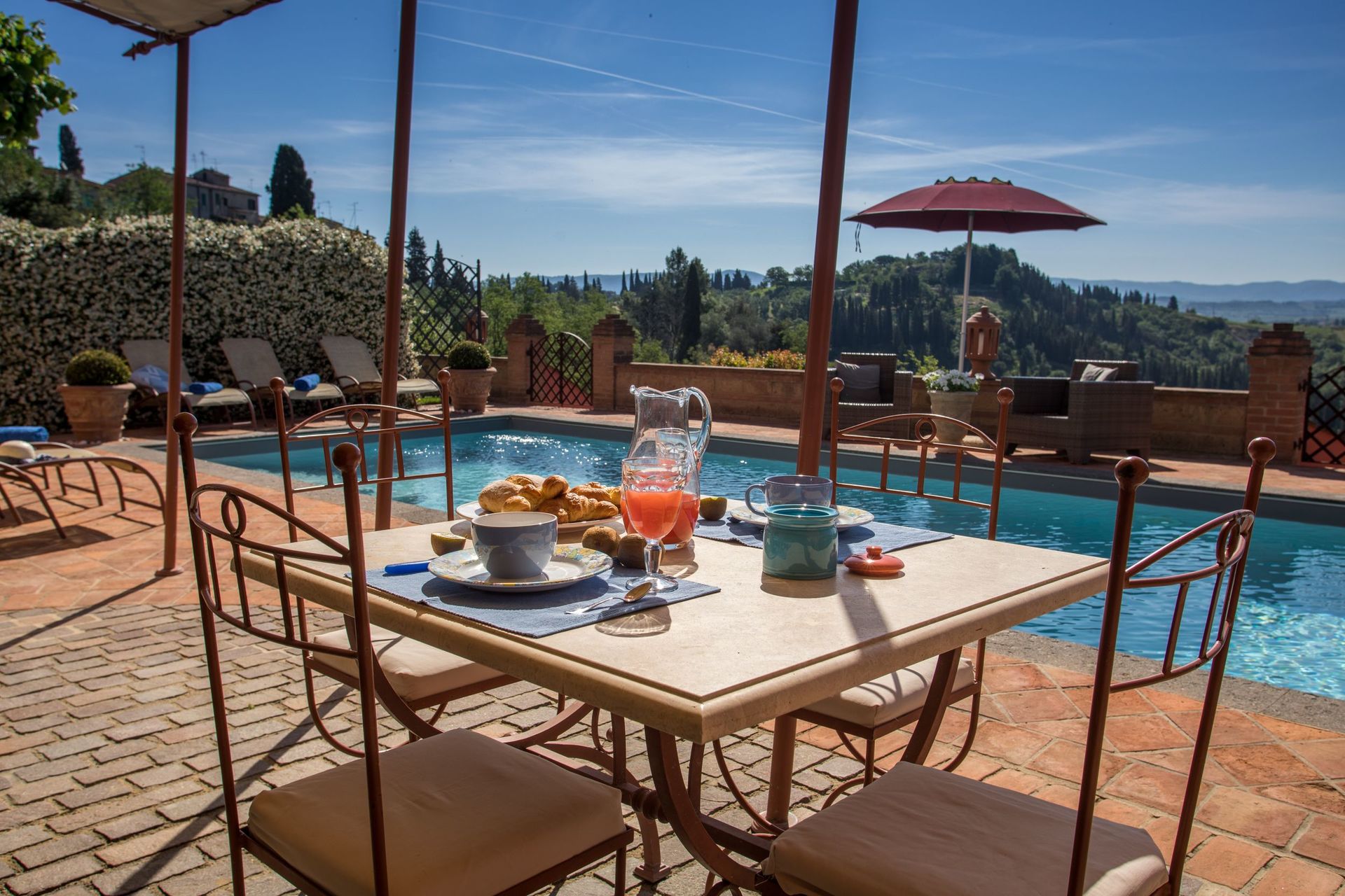 Elegante Villa Storica vicino a Volterra – Vista Mozzafiato & Piscina
