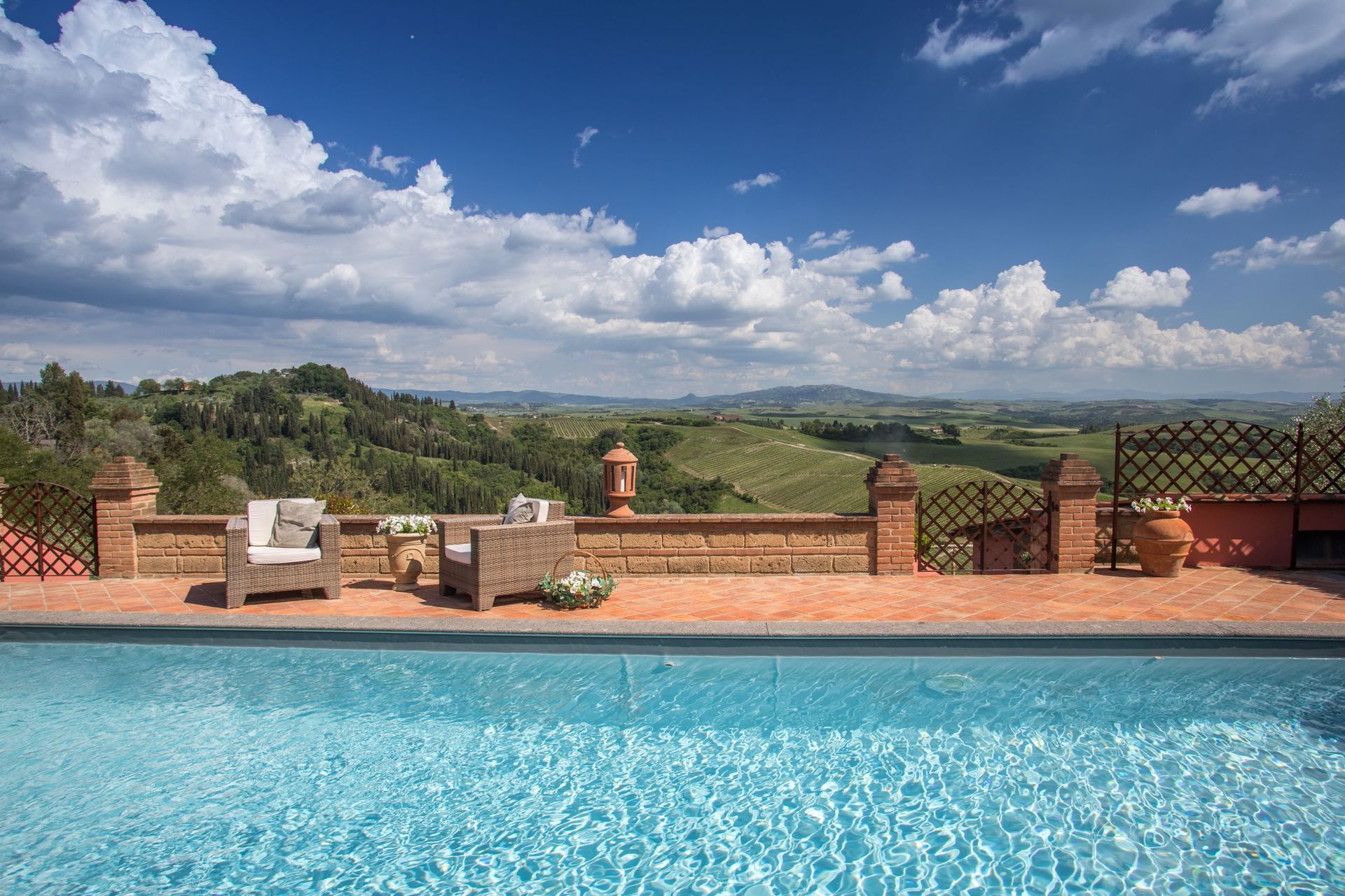 Tuscan villa in a hamlet