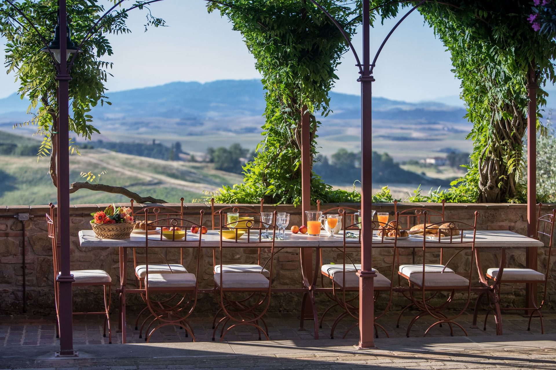 Villa antica in un borgo toscano