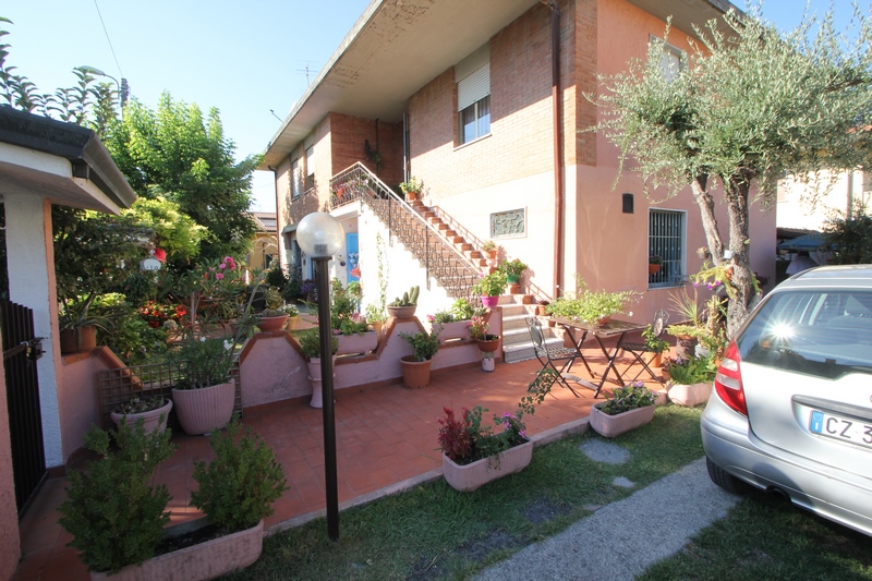 Semi-detached 600m from the beach in Marina di Massa