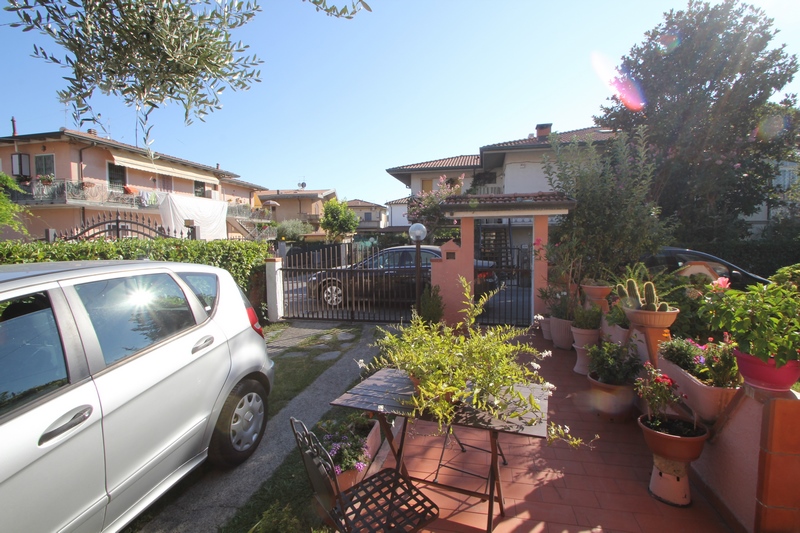 Semi-detached 600m from the beach in Marina di Massa