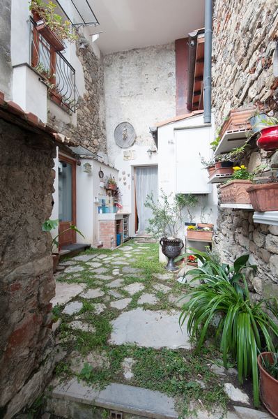 Feng shui stone house 12km to the sea