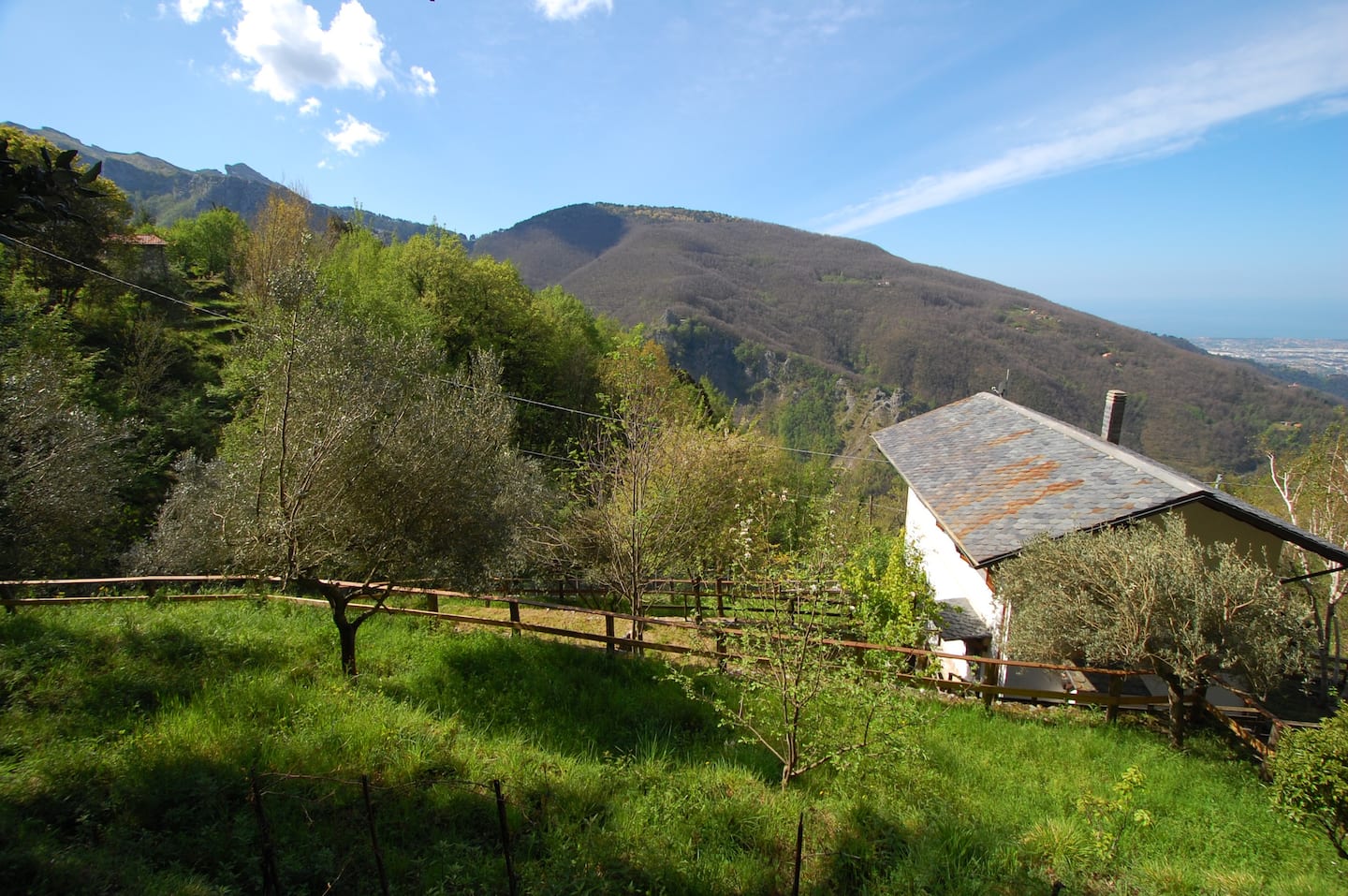 Casa con vista mare nel parco Apuane