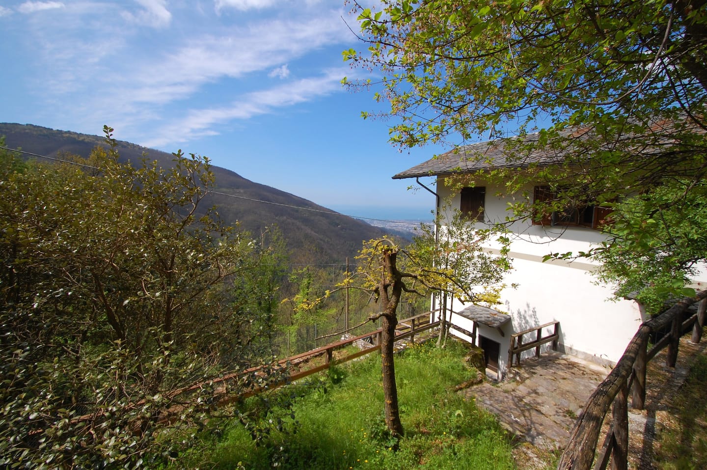Casa Isolata con Vista Mare e Montagna – Vicino a Massa (Toscana)