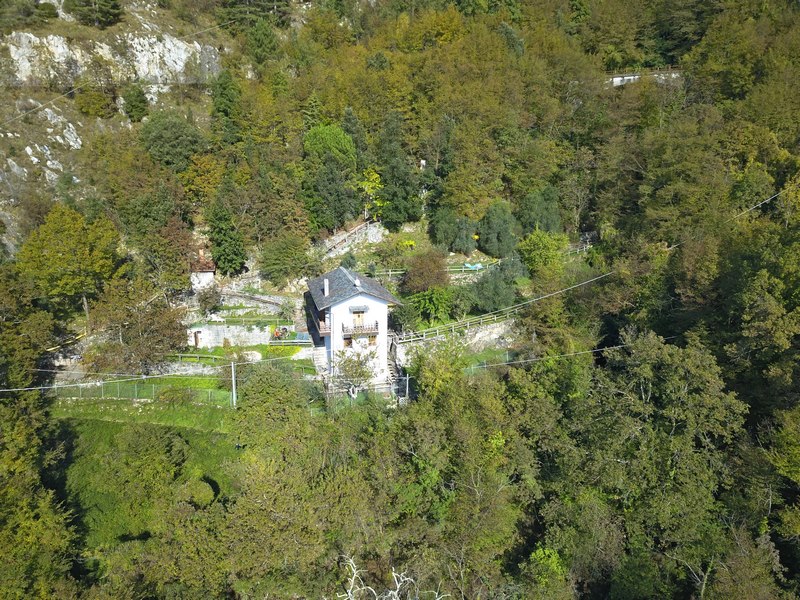 Dům s výhledem na moře v horách nad městy Massa-Carrara