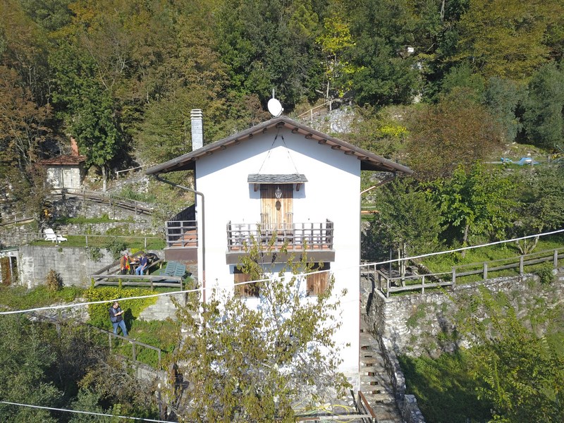 Dům s výhledem na moře v horách nad městy Massa-Carrara