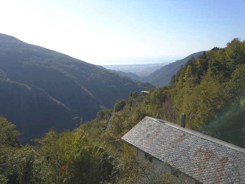 Dům s výhledem na moře v horách nad městy Massa-Carrara