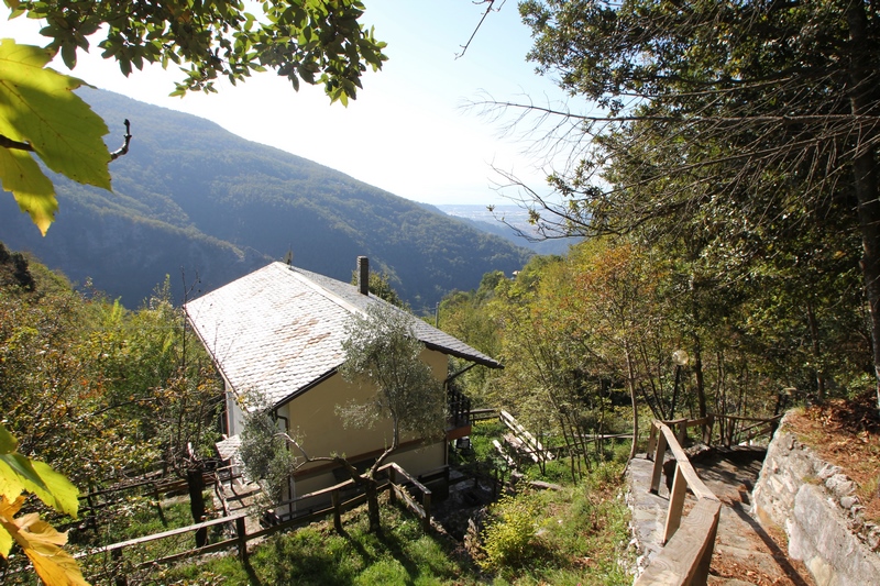 Casa Isolata con Vista Mare e Montagna – Vicino a Massa (Toscana)