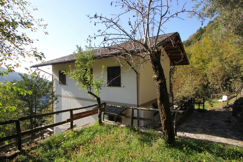 House with sea view in the hills of Massa-Carrara