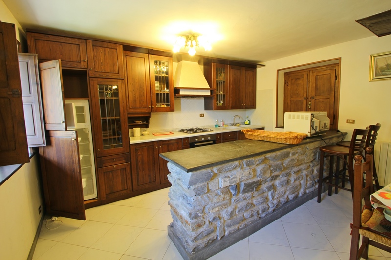 Casa Isolata con Vista Mare e Montagna – Vicino a Massa (Toscana)