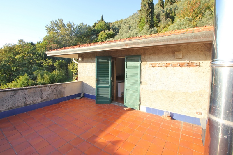 Large stone houses group in Versilia for Sale