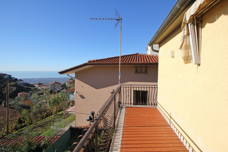 Casa in borgo con vista mare