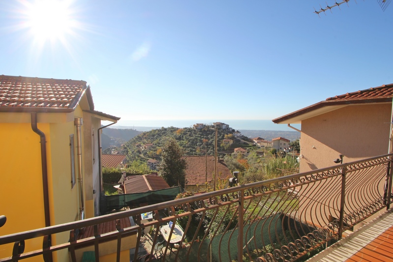 Casa in borgo con vista mare