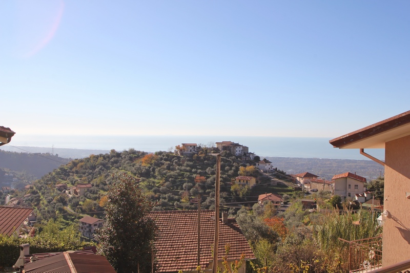 Casa in borgo con vista mare