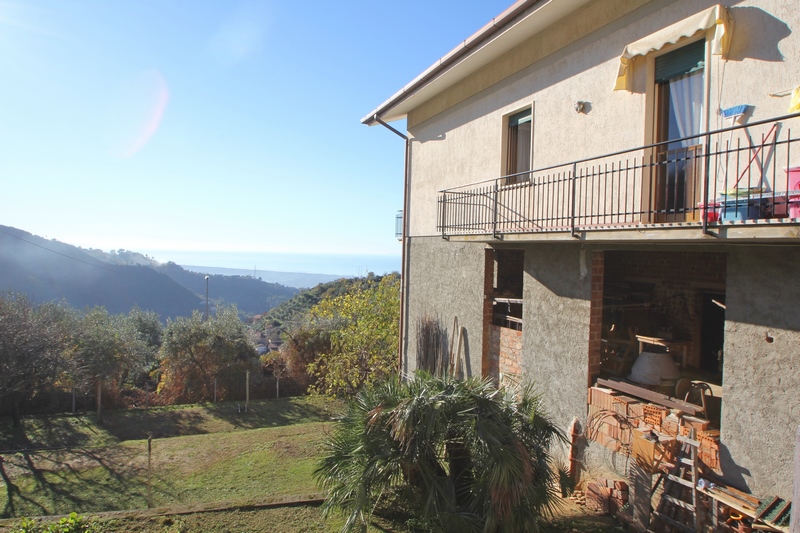 Grande casa ampliabile e con vista mare