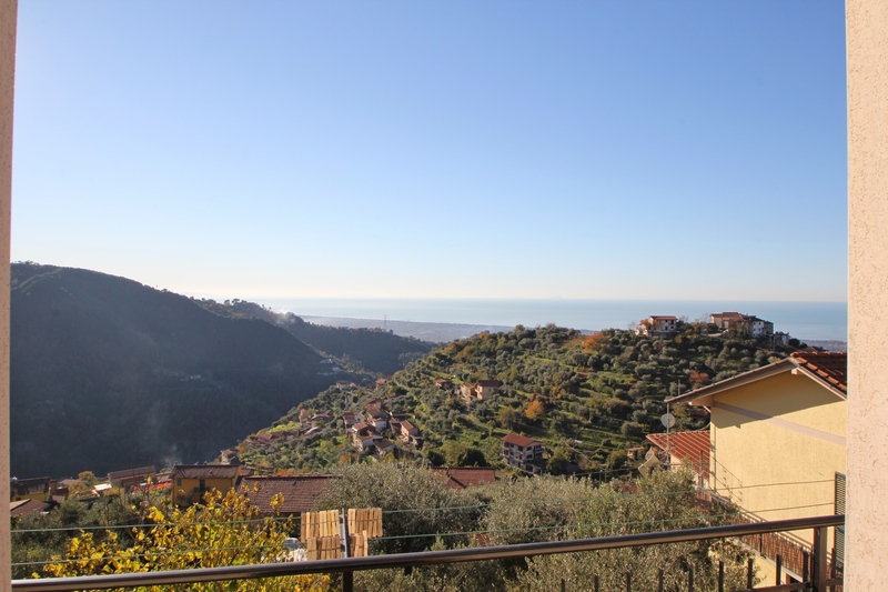 Grande casa ampliabile e con vista mare