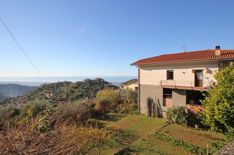 Grande casa ampliabile e con vista mare