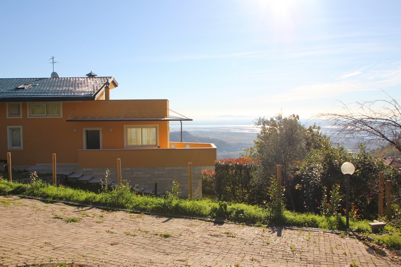 Casa moderna zona collinare di Massarosa