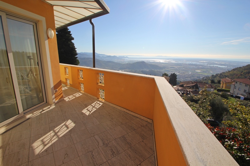 Casa moderna zona collinare di Massarosa