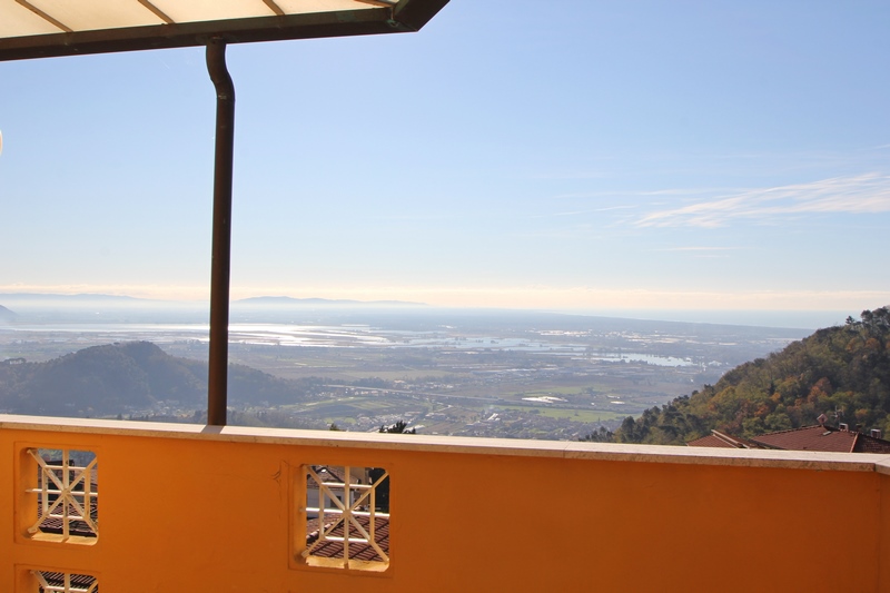 Casa moderna zona collinare di Massarosa