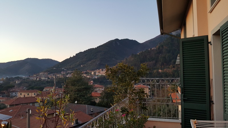 Doppelhaushälfte in Massa mit Meerblick