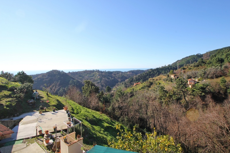 Casa isolata con vista mare