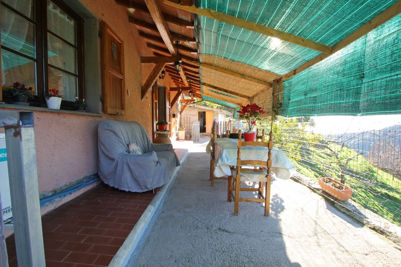 Casa isolata con vista mare