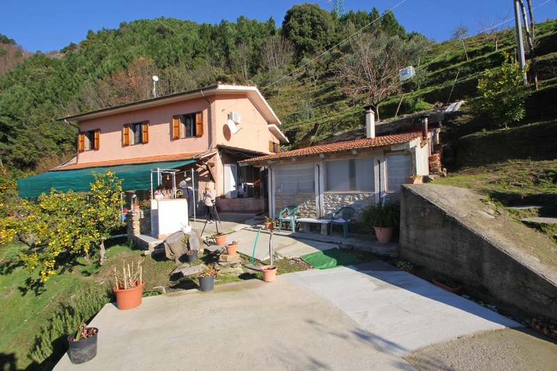 Casa isolata con vista mare