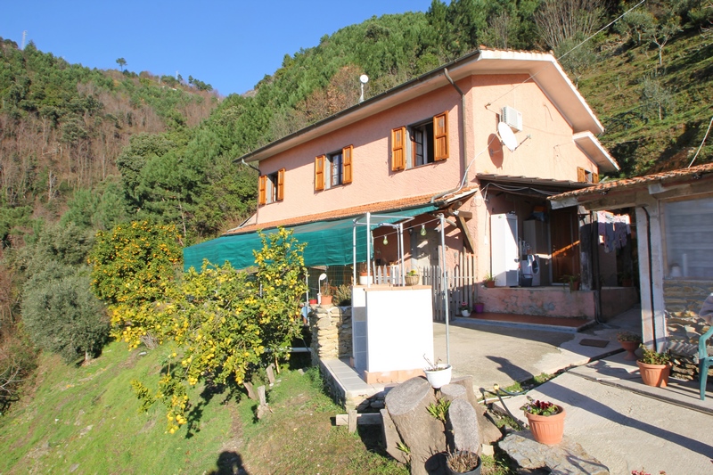 House in isolated position with sea view