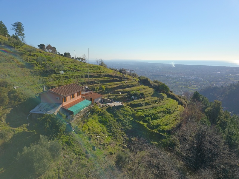 Casa isolata con vista mare