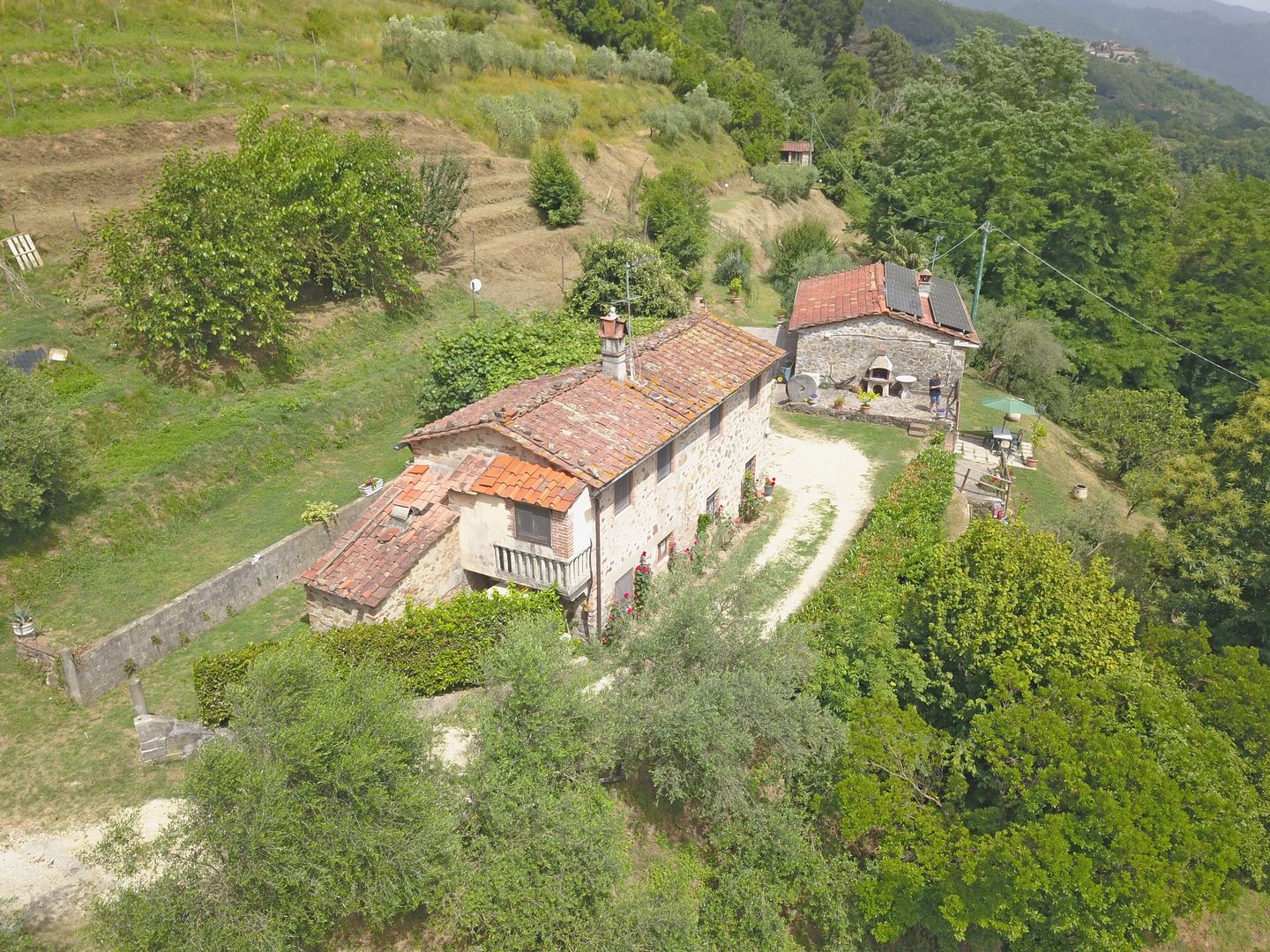 Agritourism in Garfagnana – 3 Stone Houses with 3ha of Land