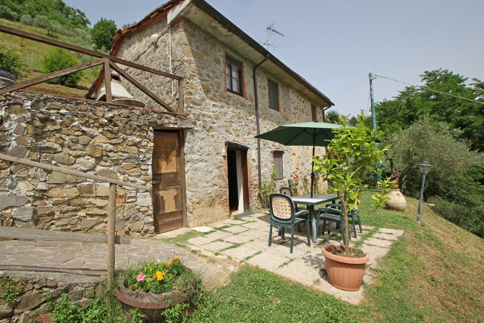 Agritourism in Garfagnana – 3 Stone Houses with 3ha of Land