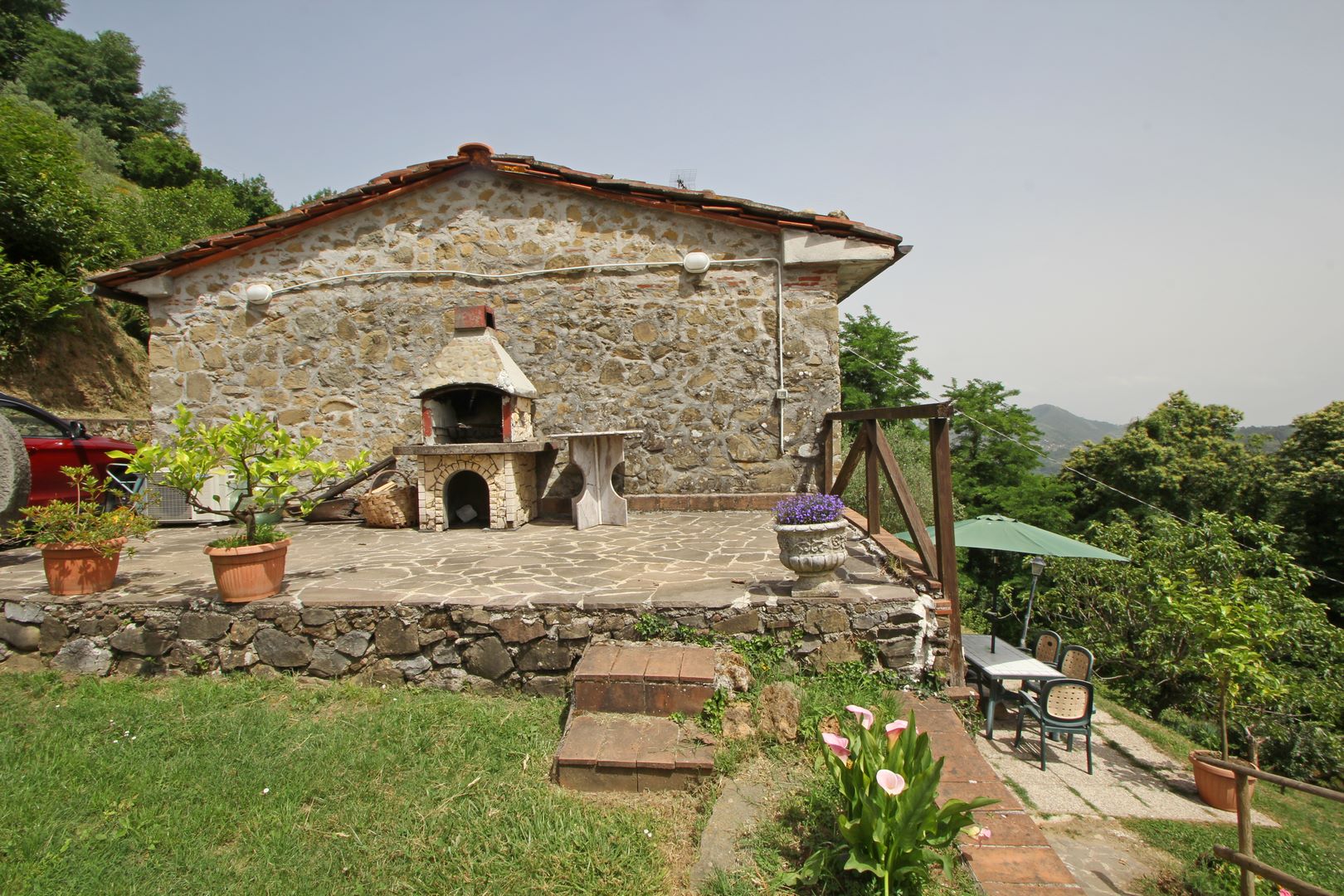 Agriturismo con affitto rustici in vendita