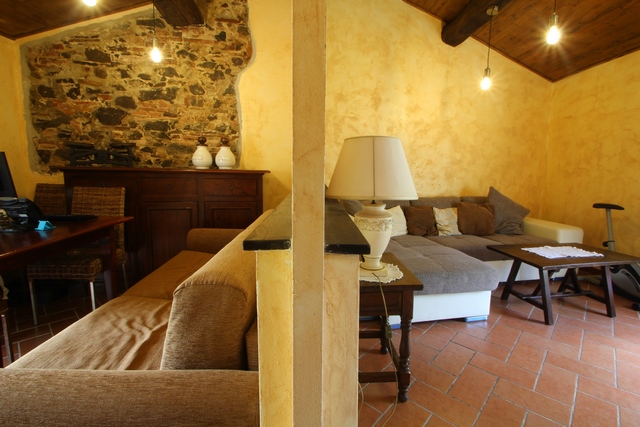 Renovated Rustico in Montemagno di Camaiore – Charming Hillside Home