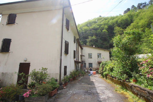 Renovated Rustico in Montemagno di Camaiore – Charming Hillside Home