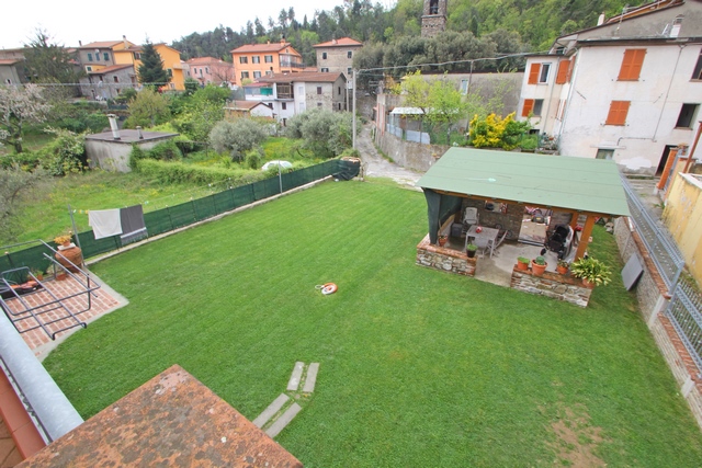 Incantevole Casa con Giardino Vicino a Fosdinovo – Terrazza con Vista Mare