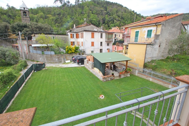 Incantevole Casa con Giardino Vicino a Fosdinovo – Terrazza con Vista Mare