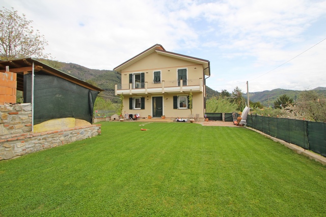 Incantevole Casa con Giardino Vicino a Fosdinovo – Terrazza con Vista Mare