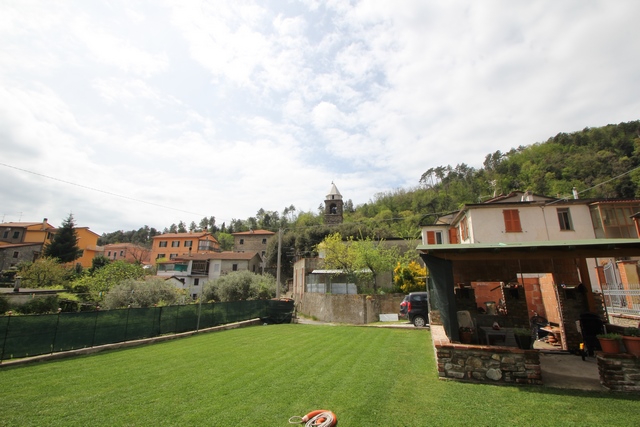 Incantevole Casa con Giardino Vicino a Fosdinovo – Terrazza con Vista Mare