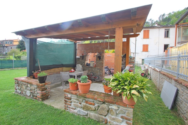 Incantevole Casa con Giardino Vicino a Fosdinovo – Terrazza con Vista Mare
