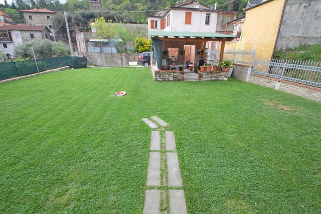 Incantevole Casa con Giardino Vicino a Fosdinovo – Terrazza con Vista Mare