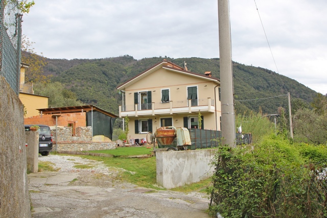 Incantevole Casa con Giardino Vicino a Fosdinovo – Terrazza con Vista Mare
